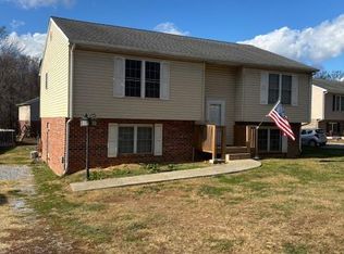 104 Creston Oaks Ct, Forest, VA 24551