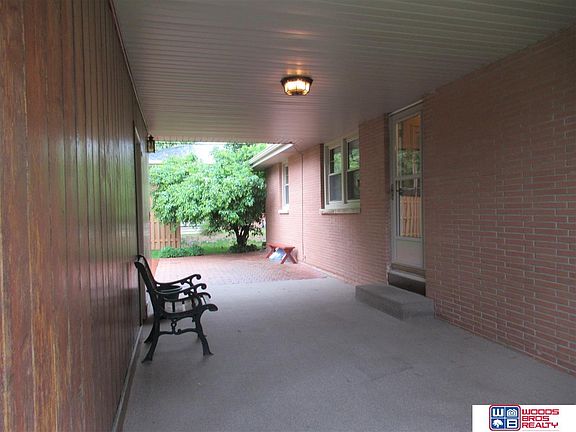2nd image of 2542 Woods Blvd