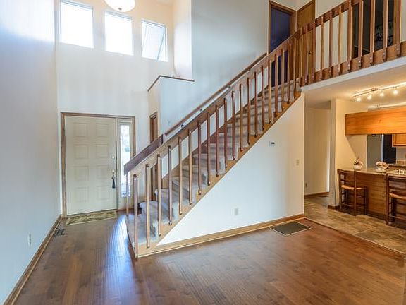 3rd image of 128 Brook Ln #128