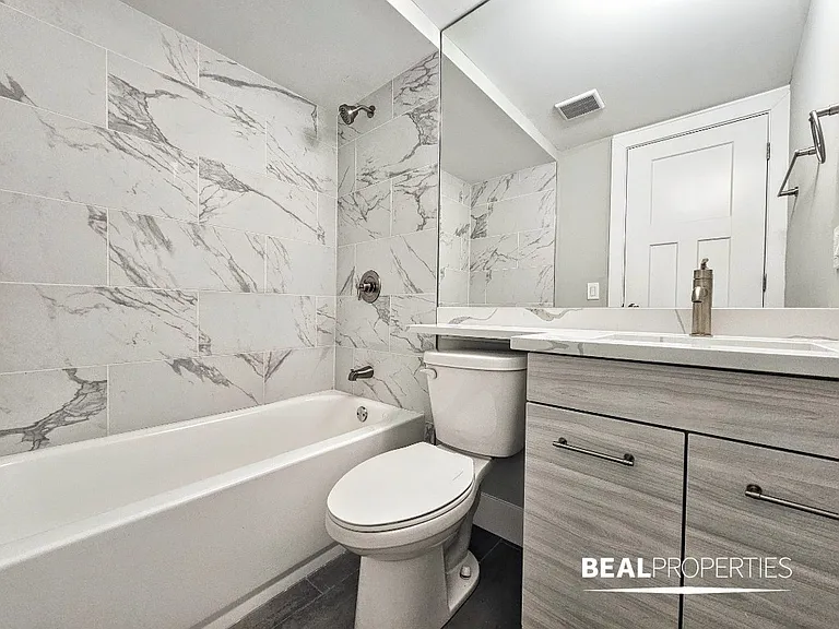 445 W Barry — Photo 101
