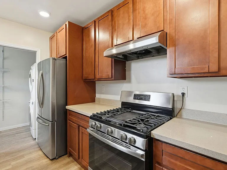 2533-2535 Filbert St — Photo 37