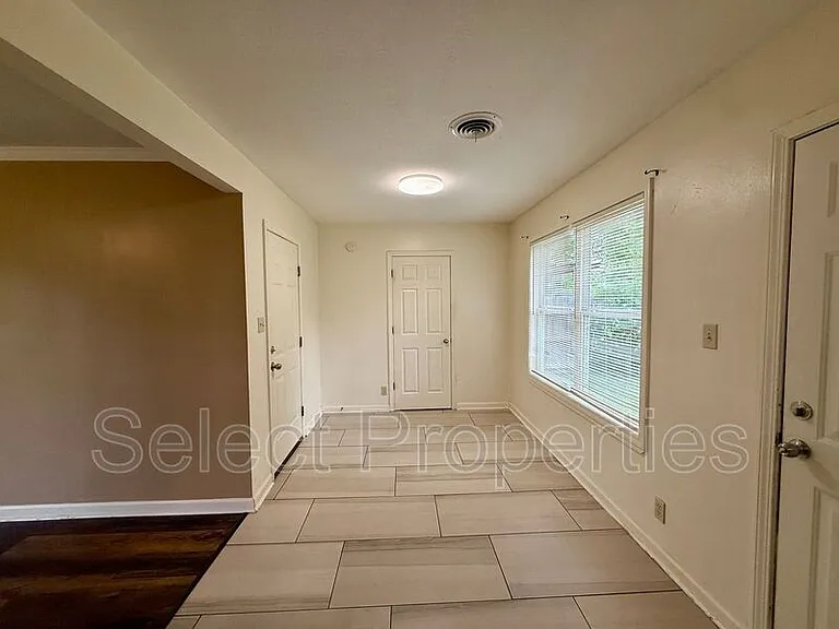 2310 Fairfield Dr — Photo 6
