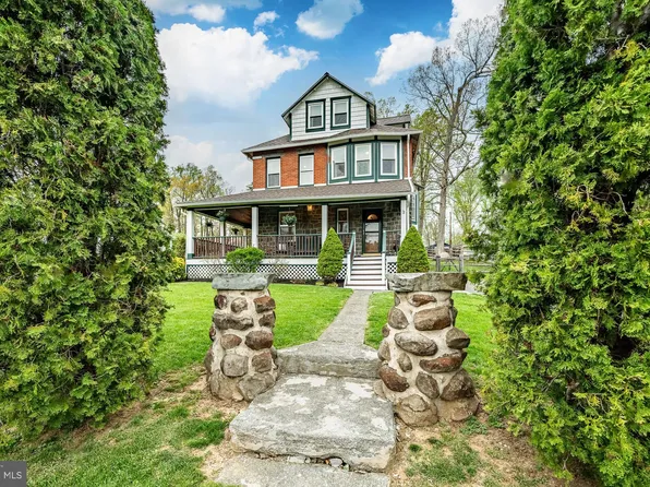 2 Woodside Ave, Schwenksville, PA 19473