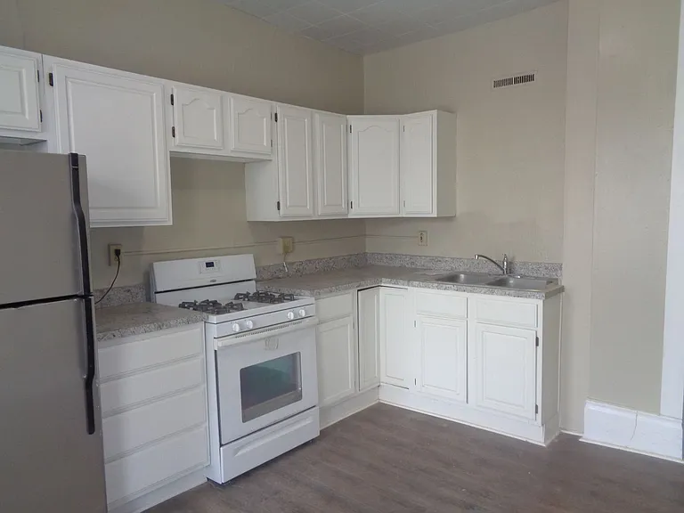 746 Rose St — Photo 6
