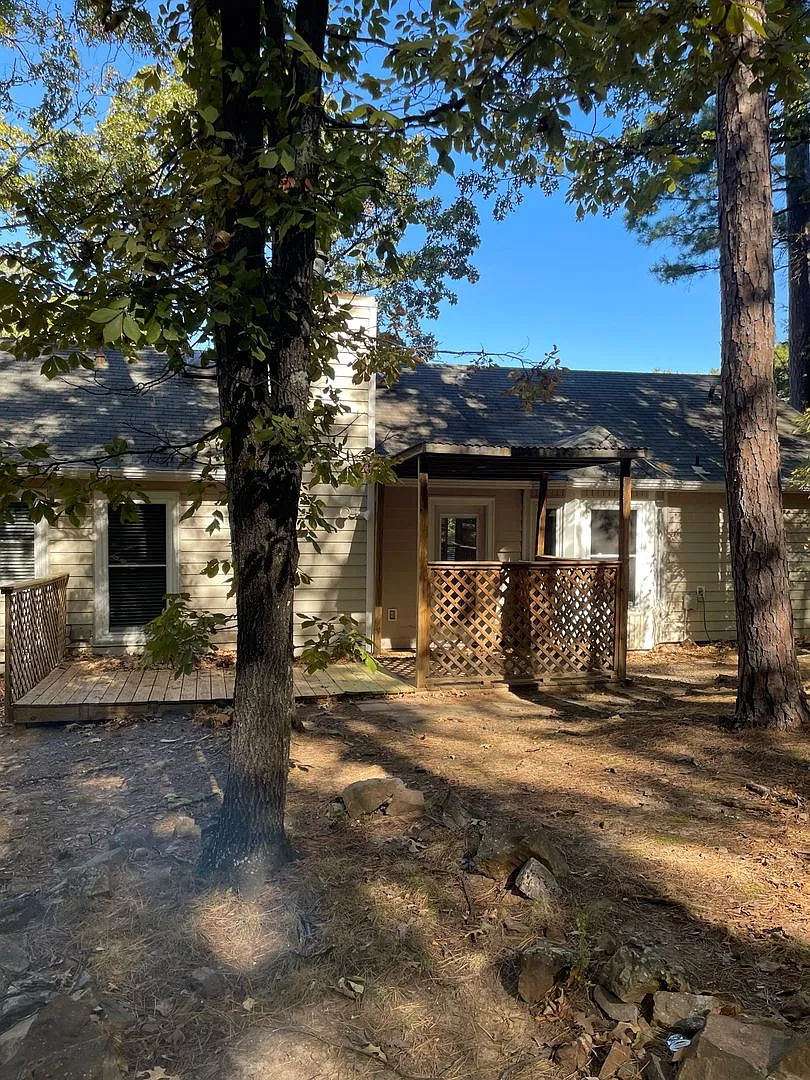 Wonderful, Newly Updated 3 Bedroom 2 bathroom House located at 11 Red Oak Place in Maumelle, Arka... — Photo 2