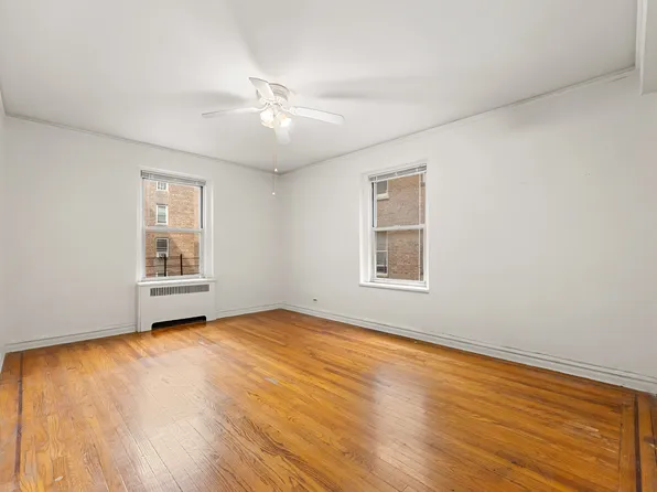 601 Pelham Parkway North image 11 of 22