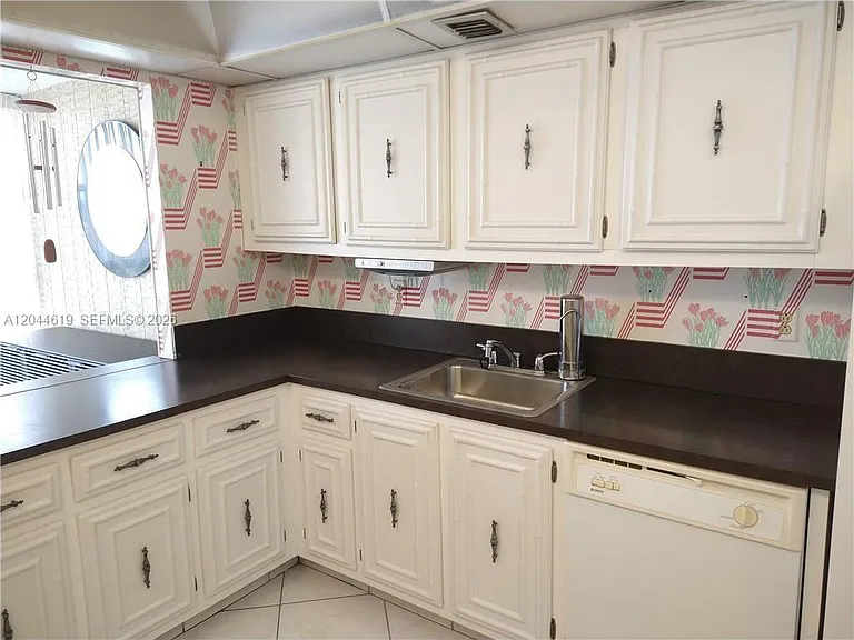601 Three Islands Blvd #517 — Photo 9