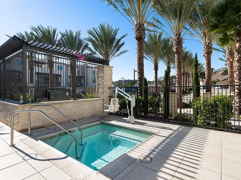 2869 Doheny Way — Photo 44