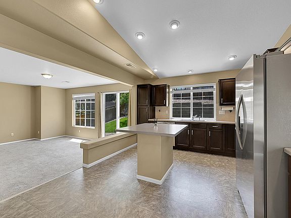 4th image of 1935 Morningview Ln