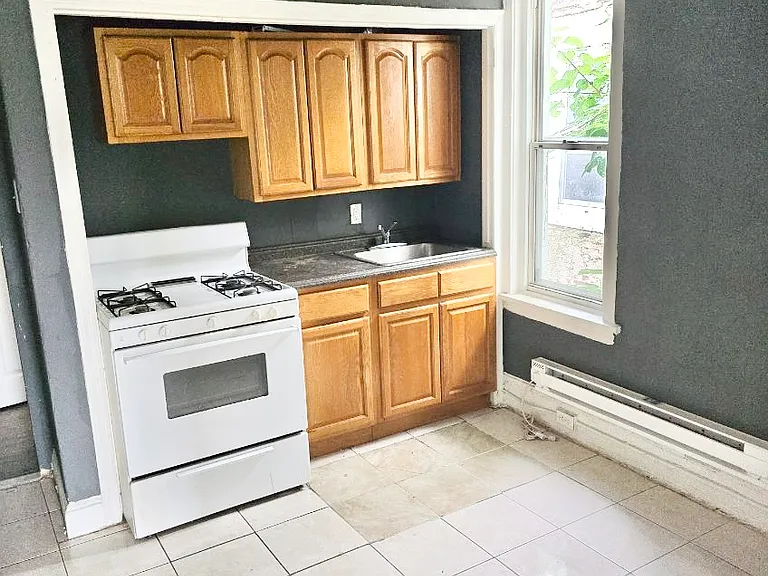 2031 W Oxford St #2 — Photo 1