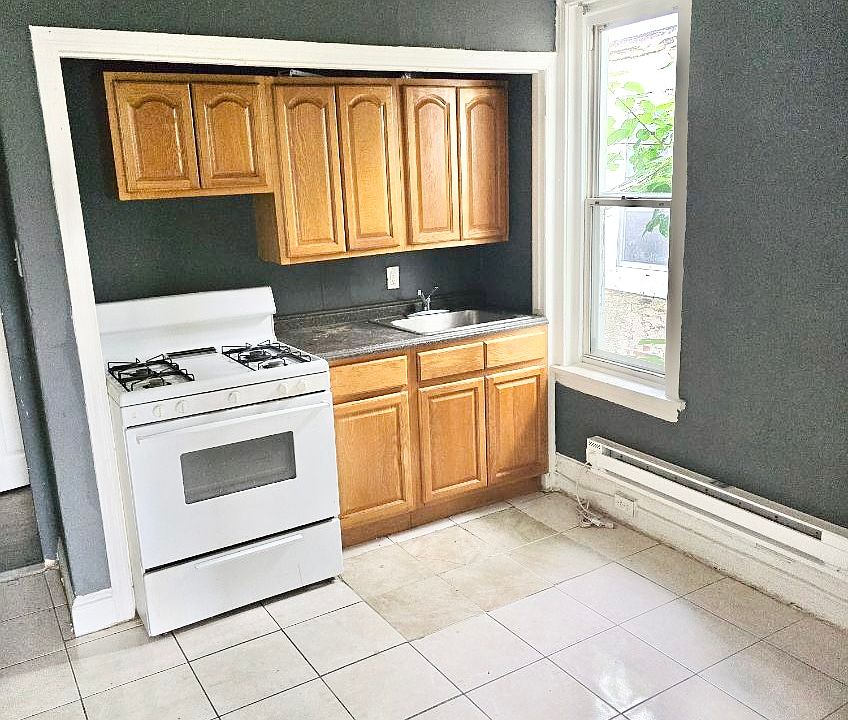 1st image of 2031 W Oxford St #2