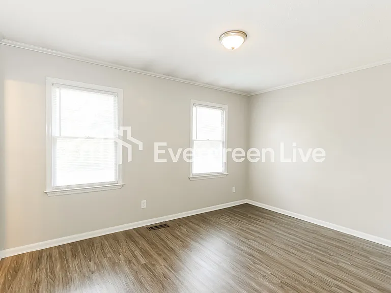 204 Belair Rd — Photo 8