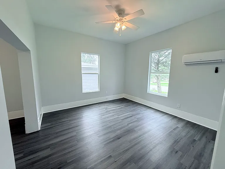 1326 W Sears St — Photo 5