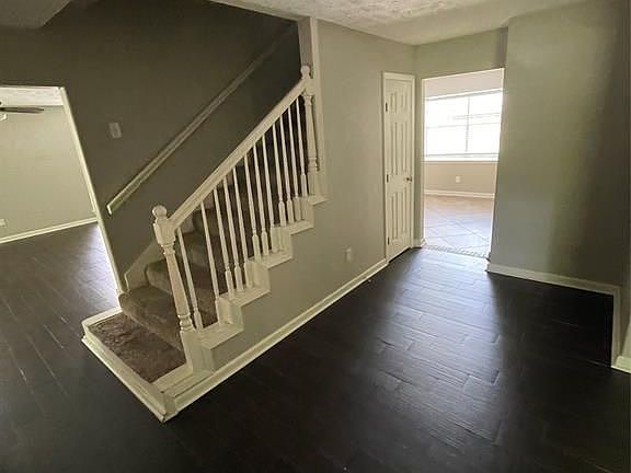 4th image of 1106 Romaine Ln