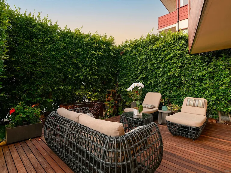 435 Ravina St — Photo 42