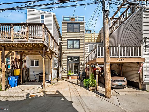 4th image of 1240 Riverside Ave
