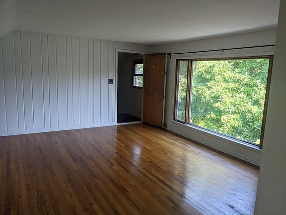 2nd image of 44720 Davis Dr #44716