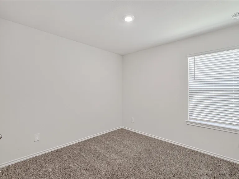 1818 Potomac Ln — Photo 12