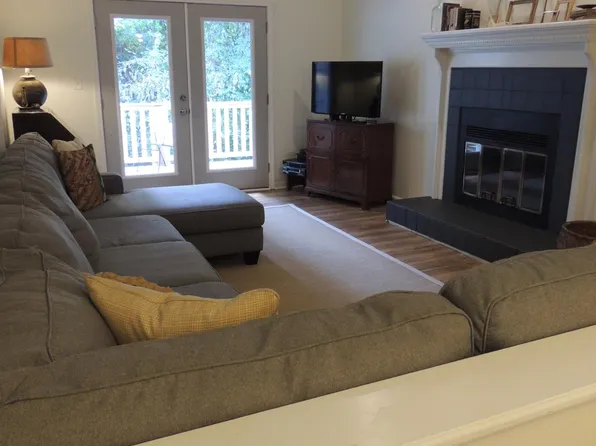 212 Eaglewood Ct, Athens, GA 30606