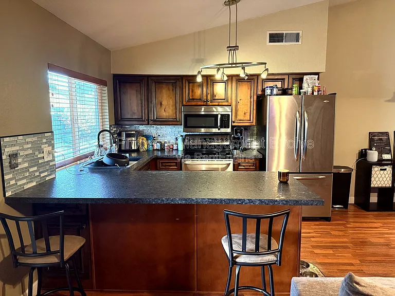 16645 N 34th Dr — Photo 2