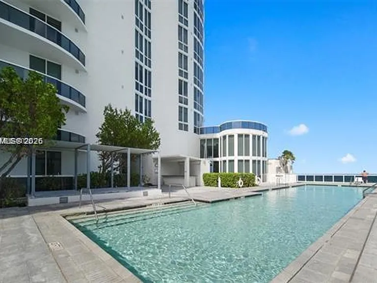 16001 Collins Ave #CU-1106 — Photo 39