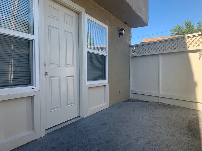 Quiet multi plex walking distance to downtown! For rent — Photo 21