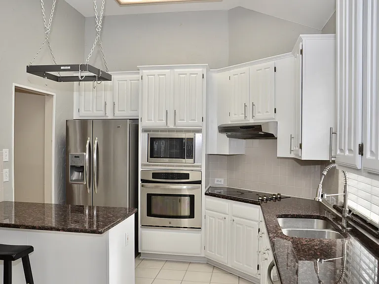 2413 Pinehurst Dr — Photo 12