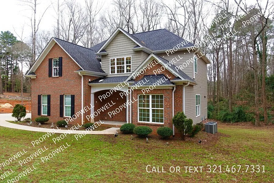 4 bed, 2.5 bath, 2283 sqft, $2,095 — Photo 4