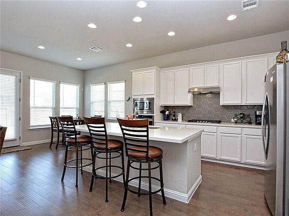 4th image of 2501 Caddo Canoe Dr