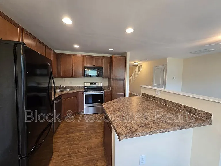 545 Song Sparrow Ln — Photo 3