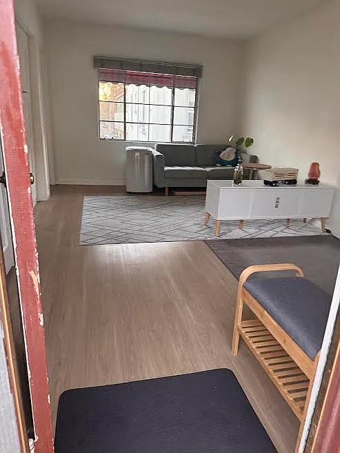 Studio, 400 sqft, $1,800 — Photo 2