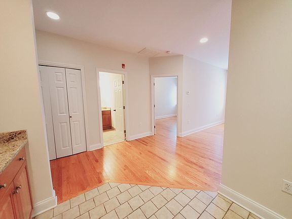 3rd image of 162 Bedford St #5