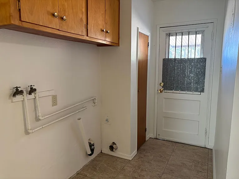 3221 E Linden St — Photo 6