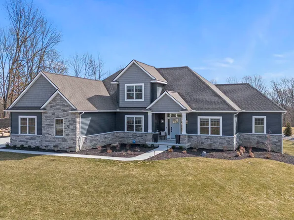 5841 Mountain Top Dr, Brighton, MI 48116