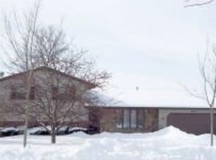 438 S Good Hope Rd, De Pere, WI 54115