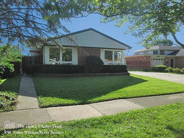 9423 Ozanam Ave photo 1
