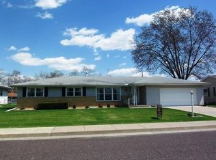 2804 N Rockwood Dr, Peoria, IL 61604