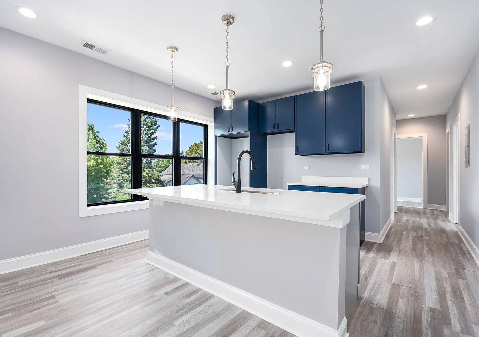 3 bed, 1100 sqft, $1,750 — Photo 2