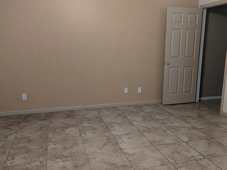 372 Megan Cir — Photo 13