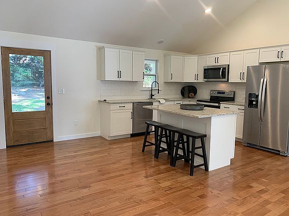 5th image of 6325 Bay Ln