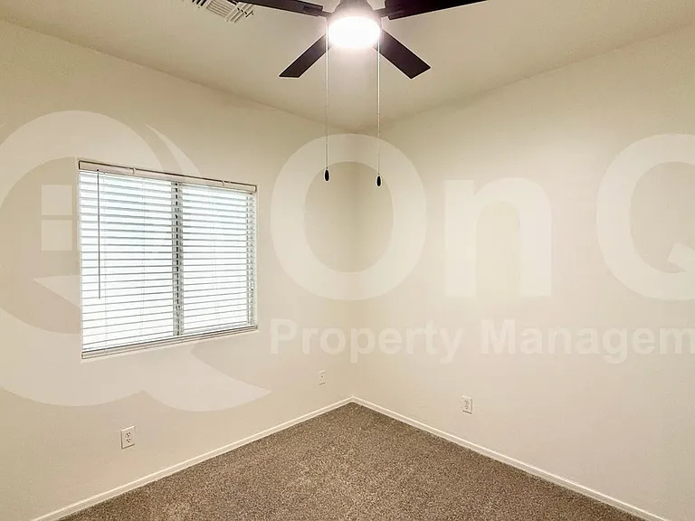 807 W Sunset Dr — Photo 4