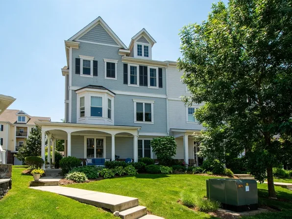 141 Hms Stayner Dr #306, Hingham, MA 02043