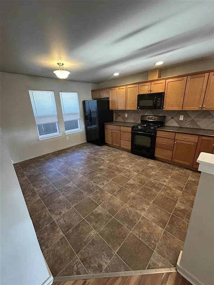 203 Walnut Grove Ct Unit A — Photo 3