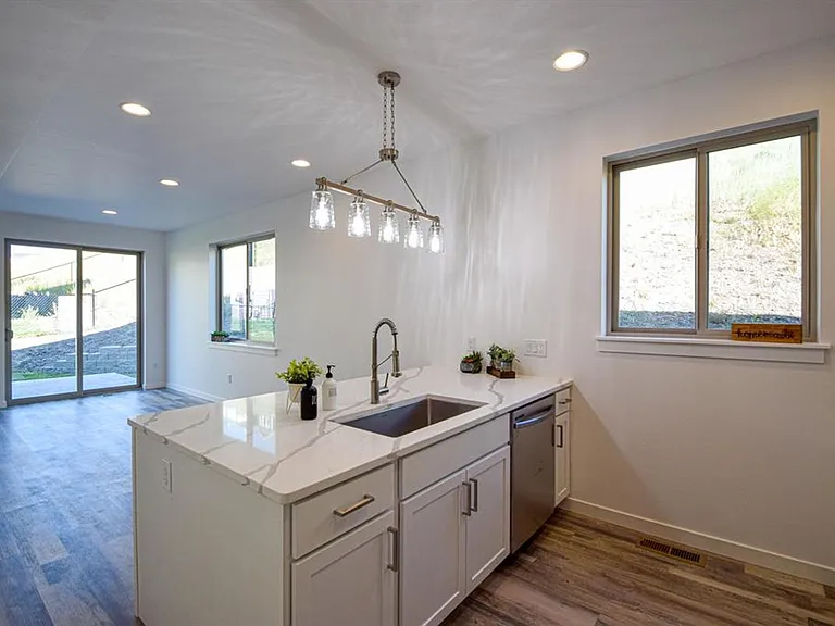 7114 Shaver Dr — Photo 8