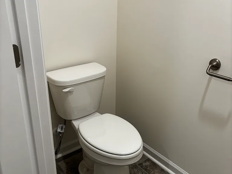 935 Utopia Ln — Photo 17