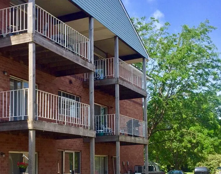 Embassy Park Apartments — Photo 3