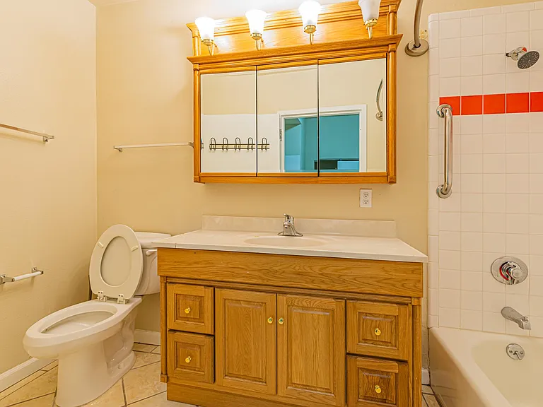 150 Caldecott Ln #1 — Photo 9