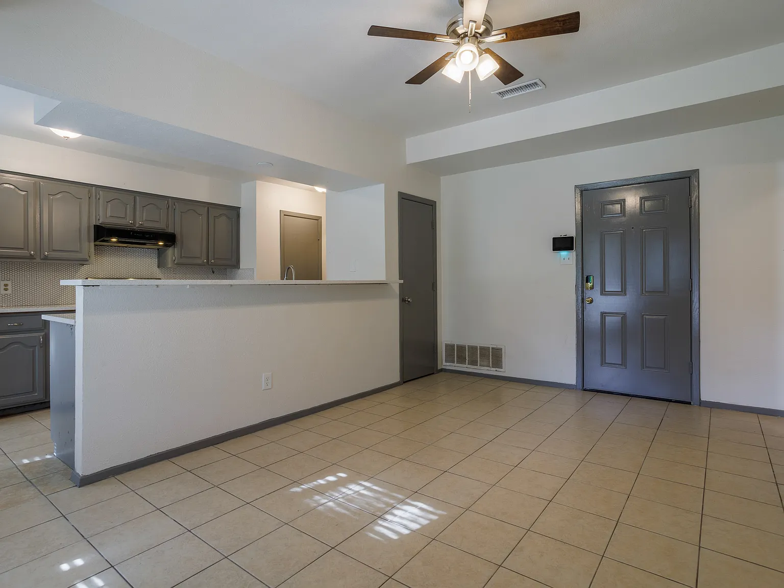 746 Prairie Creek Dr — Photo 4