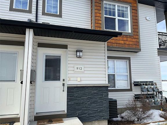 4th image of 1015 Patrick Cres Unit 912