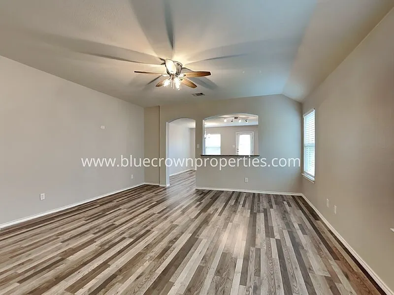 4 bed, 2.0 bath, 1804 sqft, $1,950 — Photo 2